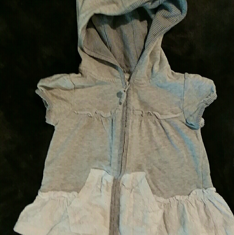 Todler zip up top with hood.